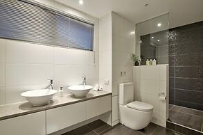 Bay View Condo by Staysouth