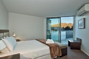 Bay View Condo by Staysouth