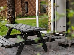 Cottage With Garden and 2 Rooms