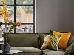 Cottage With Garden and 2 Rooms