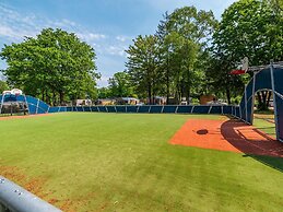 Nice Chalet in a Holiday Park, Adjacent to the Hoge Veluwe National Pa