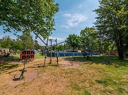 Nice Chalet in a Holiday Park, Adjacent to the Hoge Veluwe National Pa