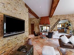 Pleasant Holiday Home in Raizeux With Garden