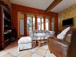 Pleasant Holiday Home in Raizeux With Garden
