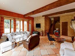 Pleasant Holiday Home in Raizeux With Garden