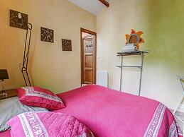 Pleasant Holiday Home in Raizeux With Garden