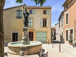 Elegant Holiday Home Near the Canal du Midi