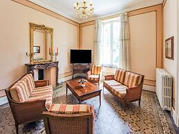 Elegant Holiday Home Near the Canal du Midi