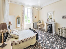Elegant Holiday Home Near the Canal du Midi