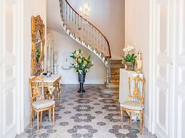 Elegant Holiday Home Near the Canal du Midi