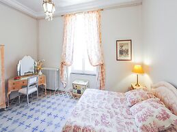 Elegant Holiday Home Near the Canal du Midi