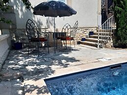 Elegant Holiday Home Near the Canal du Midi