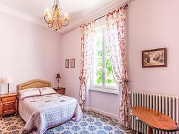 Elegant Holiday Home Near the Canal du Midi