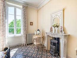 Elegant Holiday Home Near the Canal du Midi