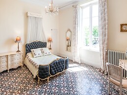Elegant Holiday Home Near the Canal du Midi