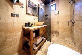 Abra Stone House
