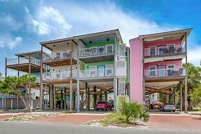 Waterfront Cedar Key Home - Steps to Beach!