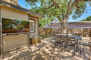 Bryan Home w/ Yard & Deck ~ 4 Mi to Aggieland