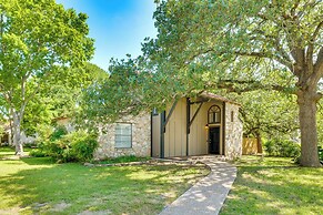 Bryan Home w/ Yard & Deck ~ 4 Mi to Aggieland