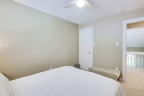 Bryan Home w/ Yard & Deck ~ 4 Mi to Aggieland