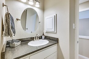 Bryan Home w/ Yard & Deck ~ 4 Mi to Aggieland