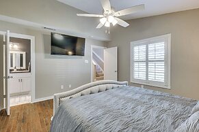 Bryan Home w/ Yard & Deck ~ 4 Mi to Aggieland