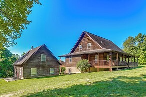 Quiet Family Cabin in Hamden: Hot Tub + Game Room!