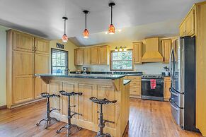 Quiet Family Cabin in Hamden: Hot Tub + Game Room!