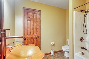 Quiet Family Cabin in Hamden: Hot Tub + Game Room!