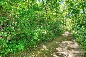 Quiet Family Cabin in Hamden: Hot Tub + Game Room!