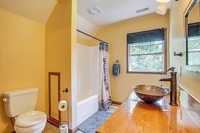 Quiet Family Cabin in Hamden: Hot Tub + Game Room!