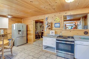 Inviting Mountain View Cabin: 3 Mi to Town & Shops