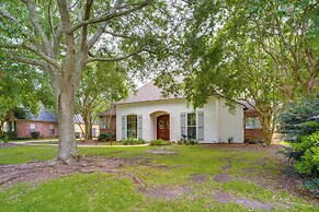 Elegant Baton Rouge Home w/ Yard ~ 3 Mi to Lsu!