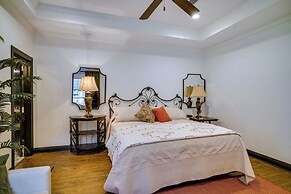 Elegant Baton Rouge Home w/ Yard ~ 3 Mi to Lsu!