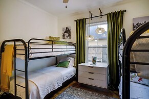 Elegant Baton Rouge Home w/ Yard ~ 3 Mi to Lsu!