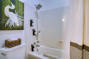 Elegant Baton Rouge Home w/ Yard ~ 3 Mi to Lsu!