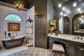 Elegant Baton Rouge Home w/ Yard ~ 3 Mi to Lsu!