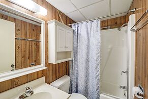 Beech Mountain Cabin w/ Deck, Grill: Ski + Hike!