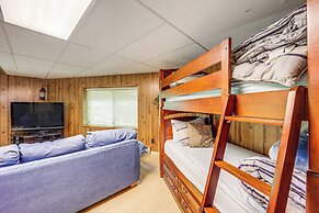 Beech Mountain Cabin w/ Deck, Grill: Ski + Hike!