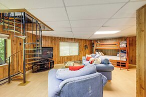 Beech Mountain Cabin w/ Deck, Grill: Ski + Hike!