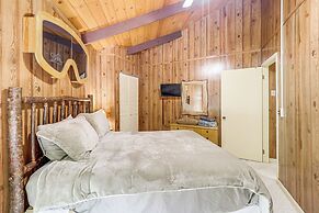 Beech Mountain Cabin w/ Deck, Grill: Ski + Hike!