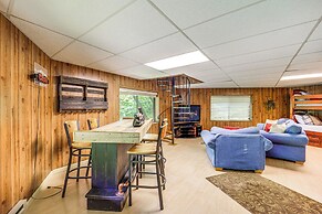 Beech Mountain Cabin w/ Deck, Grill: Ski + Hike!