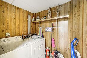 Beech Mountain Cabin w/ Deck, Grill: Ski + Hike!