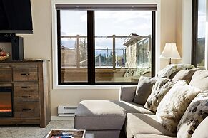 2782 Slopeside 1 Bedroom Condo by RedAwning