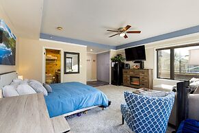 2782 Slopeside 1 Bedroom Condo by RedAwning