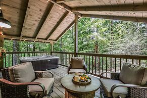 Light'n Bug Bungalow 1 Bedroom Cabin by RedAwning