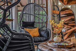 Light'n Bug Bungalow 1 Bedroom Cabin by RedAwning