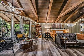 Light'n Bug Bungalow 1 Bedroom Cabin by RedAwning