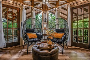 Light'n Bug Bungalow 1 Bedroom Cabin by RedAwning