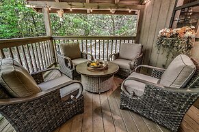 Light'n Bug Bungalow 1 Bedroom Cabin by RedAwning